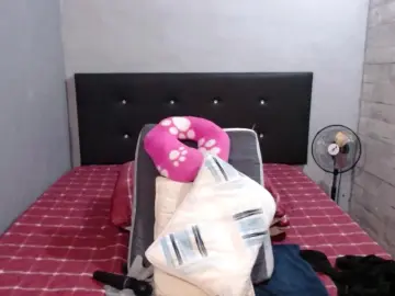 Cam4 Live Sex Cam of caro_milf_