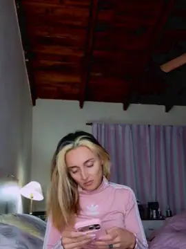 Cam4 Live Sex of Shirlita2