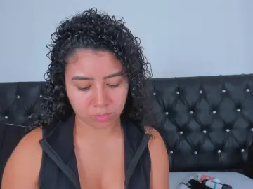 Cam4 Live Sex of thara24