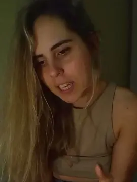 Cam4 Watch Live Sex Cams of Emilyvuxa