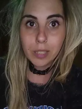 Cam4 Free Live Porn of Emilyvuxa