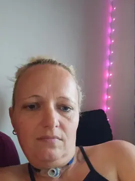 Cam4 Sex Chat of JuliaJamesXX69