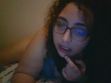 Cam4 Live Porn of honeybee41