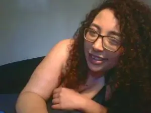 Cam4 Live Porn of honeybee41