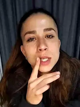 Cam4 Live Sex Cam of BellaBelll