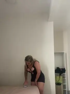 Cam4 Live Sex of Laralorenzo