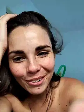 Cam4 Free Live Porn of Desiree025