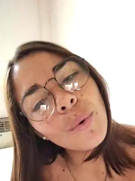 Cam4 Live Porn of Desiree025