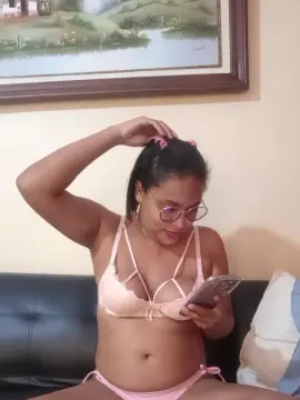Cam4 Sex Chat of Monica2702