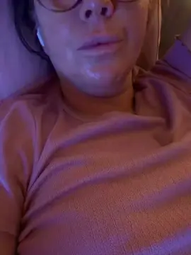 Cam4 Adult Webcam of Lucy_Louxx