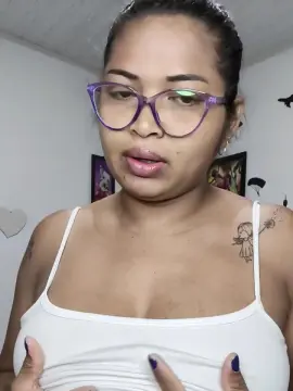 Cam4 Live Sex Cam of Chalohottt