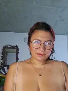 Cam4 Adult Webcam of CrazyMom69