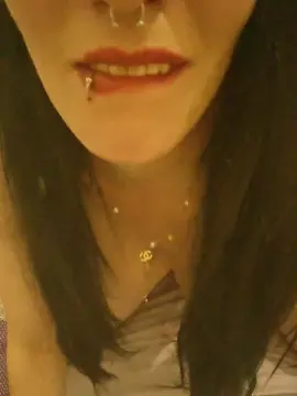 Nefti_, a 25 y.o. milf cams model of cam4