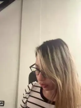 Cam4 Live Sex of tamara225