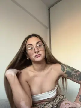 Cam4 Live Sex of emiilyhot