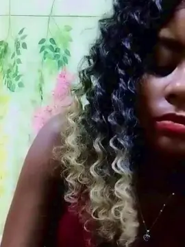 Cam4 Free Live Porn of ameline1