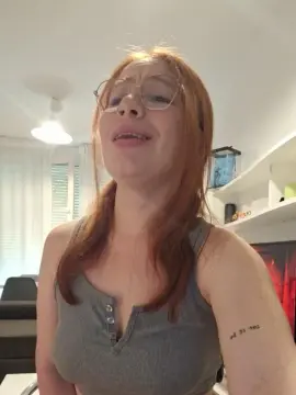 Cam4 Sex Cam of Redheaddol22