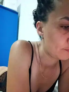 Cam4 Sex Cam of Carlitaaaaavvvv