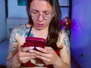 Cam4 Free Live Porn of kharlamorrys_