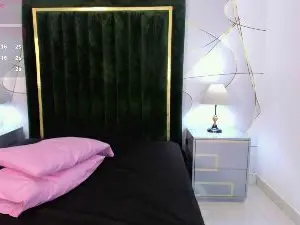 Cam4 Free Live Porn of AlysonShy