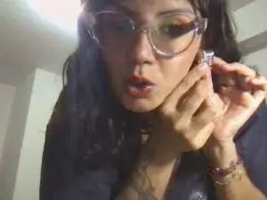 Cam4 Watch Live Sex Cams of Debra_mami