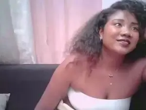 Cam4 Live Sex of PetiteLuna2