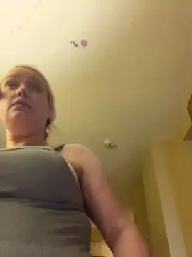 Cam4 Live Porn of rosavell