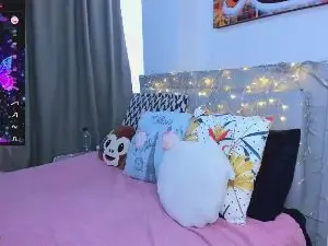 Cam4 Free Live Porn of SharonWar1