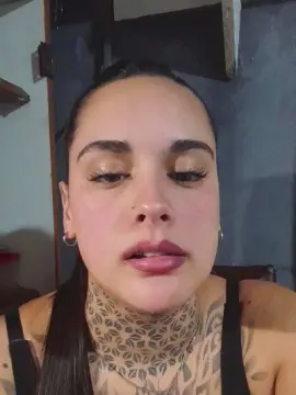 Cam4 Watch Live Sex Cams of camuchi_xxx