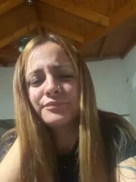 Cam4 Free Live Porn of lola2032