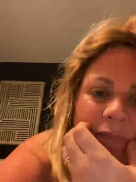 Cam4 Sex Cam of Hottits86