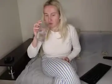 Chaturbate Free Live Porn of yourhotdream1