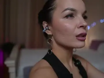 Chaturbate Live Sex Cam of avrora_lew_