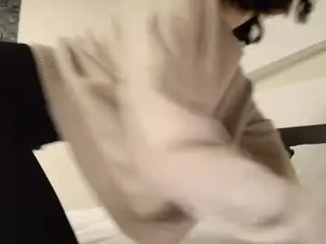 Chaturbate Live Sex Cam of milla_bella