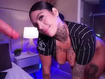 Chaturbate Live Sex Cam of curvyliciouss