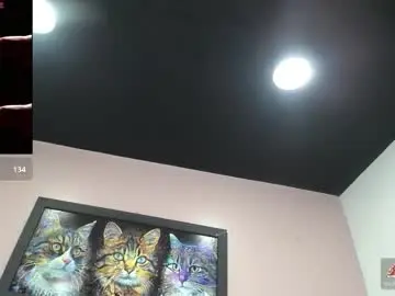 Chaturbate Live Porn of tiiny_emilly