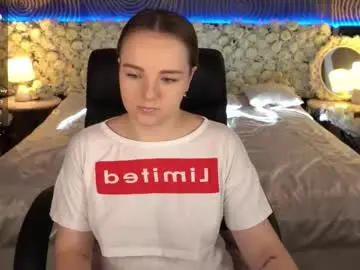 Chaturbate Live Sex Cam of foxyshyyy