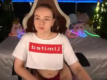 Chaturbate Live Sex Cam of foxyshyyy