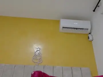 Chaturbate Live Sex Cam of canelitasexy_