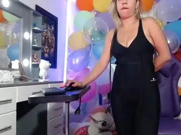 Chaturbate Live Sex Cam of hot_sexy_bunny
