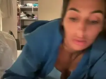 Chaturbate Free Porn Cam of camiliakxoxo