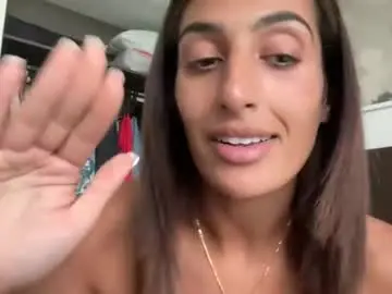 Chaturbate Sex Cam of camiliakxoxo