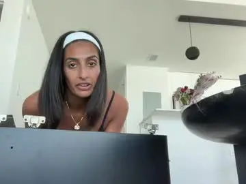 Chaturbate Watch Live Sex Cams of camiliakxoxo