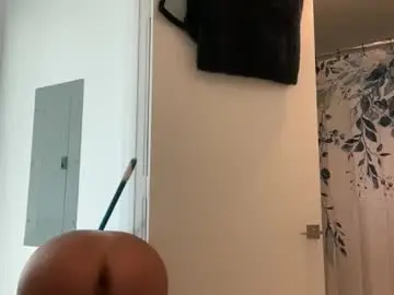 Chaturbate Live Sex Cam of camiliakxoxo