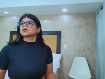 Chaturbate Live Sex Cam of mia_lopez52
