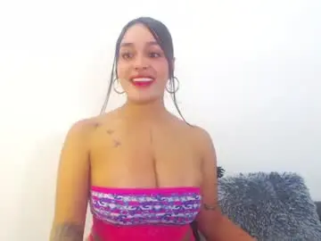 Chaturbate Live Sex Cam of renatabrownn28
