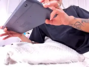 Chaturbate Sex Cam of mia_grey_21