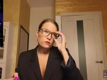 Chaturbate Nude Webcam of findom_lady_shine