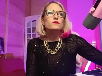Chaturbate Nude Webcam of findom_lady_shine