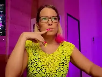 Chaturbate Free Porn Cam of findom_lady_shine